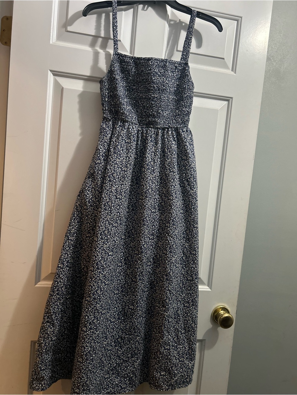 Old Navy Smocked Bodice Floral Midi in blue White beautiful back and pockets - Picture 1 of 5